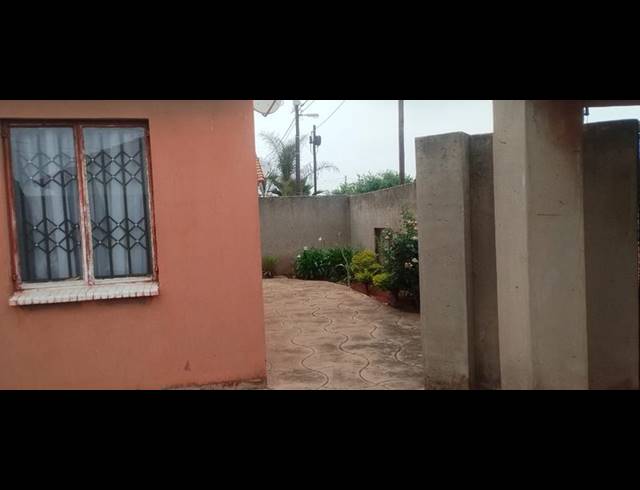 2 BEDROOM HOUSE FOR SALE IN PROTEA GLEN EXT